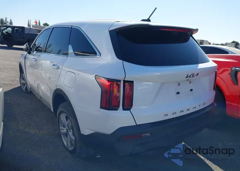 2022 Kia Sorento Lx z USA, uszkodzony, nr VIN 5XYRG4LC4NG111474